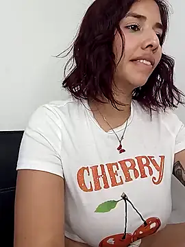 LucyMartelli online show from 02/06/25, 07:51