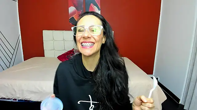 Abrillee1 online show from 12/28/24, 07:33