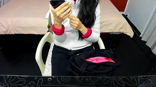 Abrillee1 online show from 01/04/25, 07:02