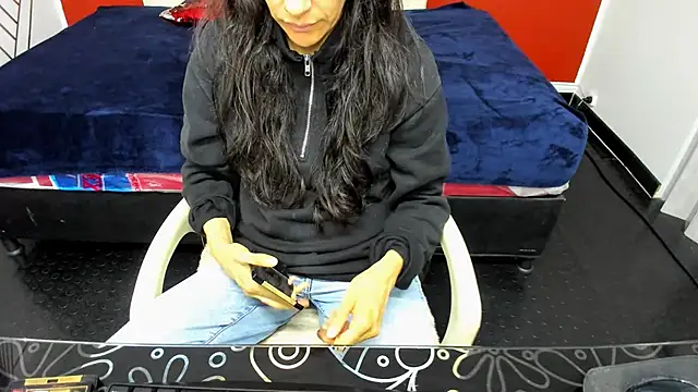 Abrillee1 online show from 01/10/25, 07:32