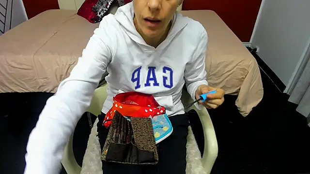 Abrillee1 online show from 01/17/25, 07:38