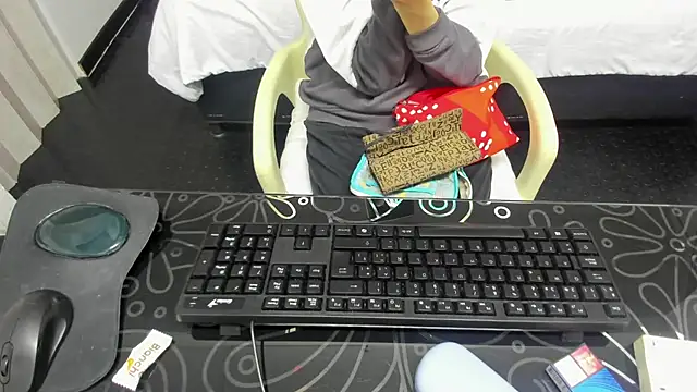 Abrillee1 online show from 03/01/25, 07:26