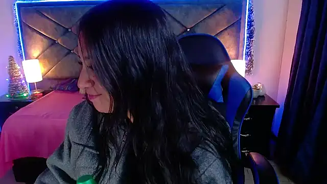 Julietacollins06 online show from 12/18/25, 12:33