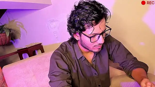 Nicholasrodrii online show from 12/22/24, 10:25