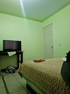 Snapshot of Piter1022 chatting on 10/06/25, 10:29 Piter1022 online show from 10/06/25, 10:29