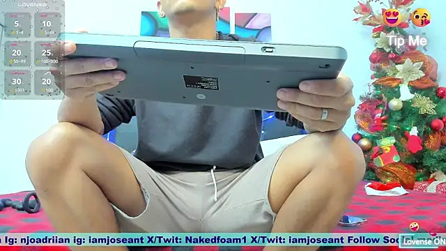 Snapshot of nakedfoam1 chatting on 12/23/24, 01:40 nakedfoam1 online show from 12/23/24, 01:40