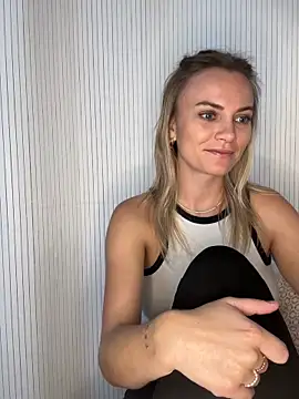 Milla  one online show from 10/02/25, 02:02