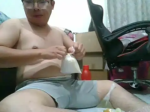 Snapshot of shyboymasturbation chatting on 01/03/25, 03:44 shyboymasturbation online show from 01/03/25, 03:44