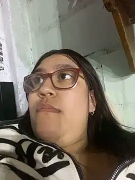 dafne19  online show from 12/22/25, 08:22