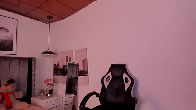 Alaia Cute online show from 12/10/24, 02:27