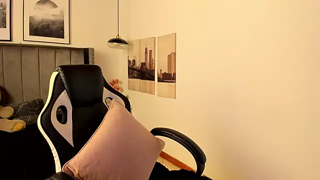 Alaia Cute online show from 03/10/25, 03:01