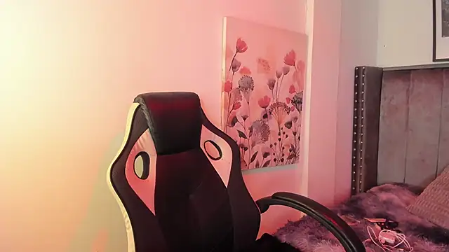 Alaia Cute online show from 10/03/25, 03:03