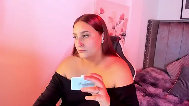 Alaia Cute online show from 10/22/25, 03:18