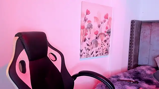 Alaia Cute online show from 10/23/25, 03:06