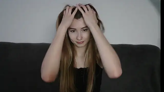 ErikaShyy online show from 12/26/24, 01:10