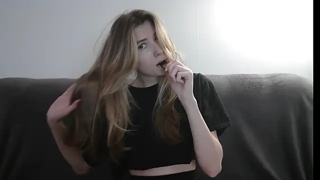 ErikaShyy online show from 02/06/25, 02:15