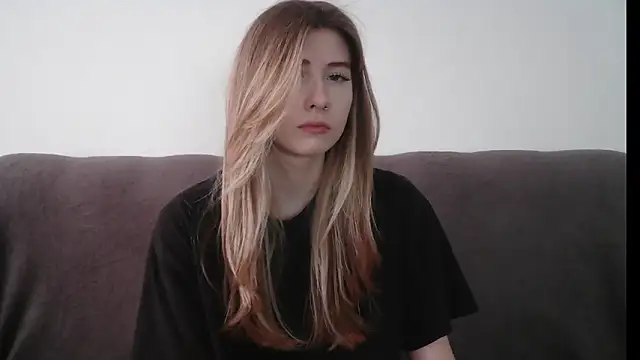 ErikaShyy online show from 02/11/25, 11:10