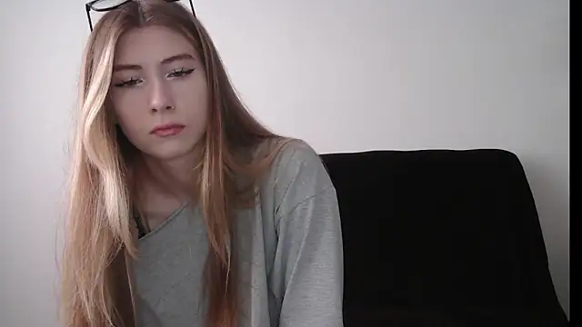 ErikaShyy online show from 09/19/25, 10:16