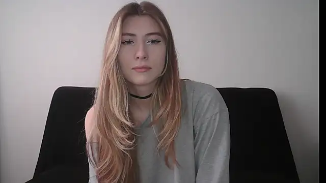 ErikaShyy online show from 10/14/25, 11:00