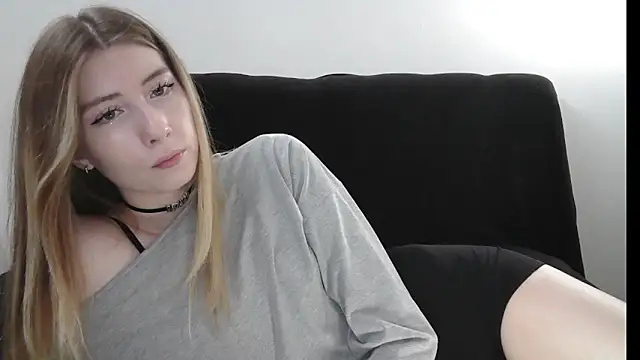 ErikaShyy online show from 05/19/26, 12:11