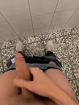 geilehecke1 online show from 12/13/24, 01:22