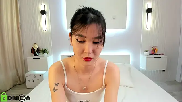 Snapshot of Lola_Peach chatting on 02/08/25, 06:43 Lola Peach online show from 02/08/25, 06:43