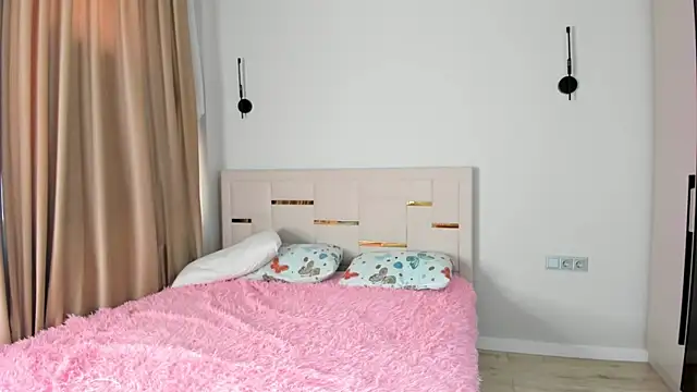 Lola Peach online show from 10/24/25, 02:52