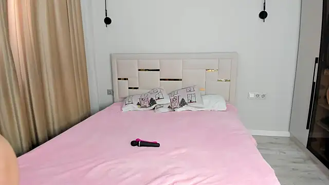 Lola Peach online show from 04/14/26, 04:40