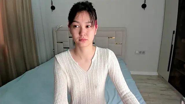 Snapshot of Lola_Peach chatting on 05/24/26, 04:06 Lola Peach online show from 05/24/26, 04:06