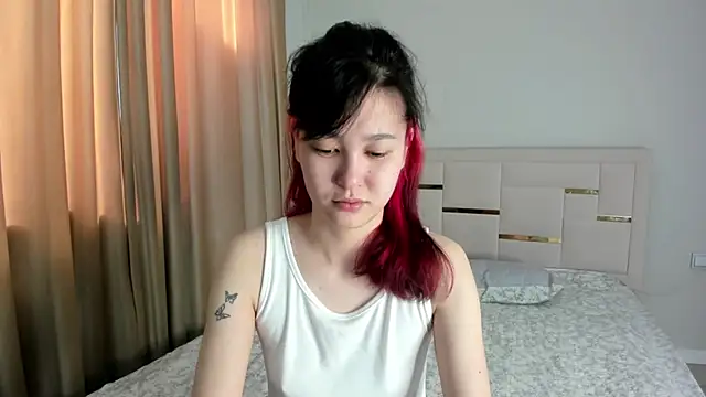 Snapshot of Lola_Peach chatting on 06/01/26, 02:35 Lola Peach online show from 06/01/26, 02:35