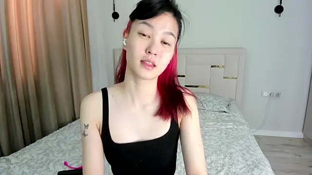 Snapshot of Lola_Peach chatting on 06/02/26, 04:14 Lola Peach online show from 06/02/26, 04:14