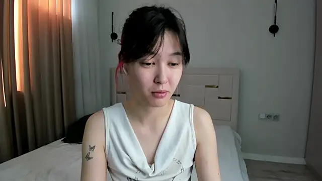 Snapshot of Lola_Peach chatting on 07/05/26, 02:29 Lola Peach online show from 07/05/26, 02:29