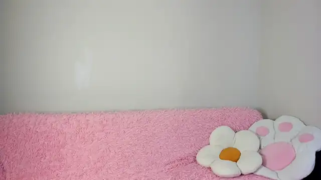 Snapshot of Lola_Peach chatting on 07/22/26, 02:14 Lola Peach online show from 07/22/26, 02:14