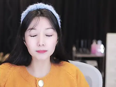 Nuyoah-77 online show from 12/01/25, 02:44