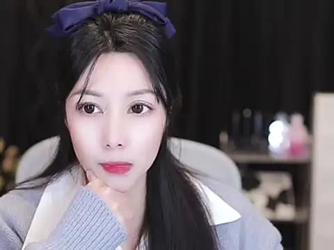 Nuyoah-77 online show from 12/14/25, 02:33