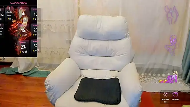 Snapshot of Pennyee chatting on 07/08/26, 01:04 Pennyee online show from 07/08/26, 01:04