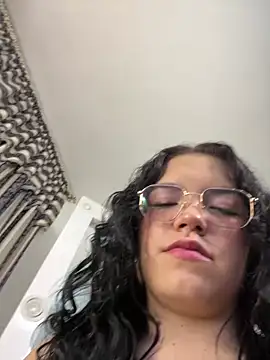 Snapshot of angela_cortes_ chatting on 03/06/25, 03:13 angela cortes  online show from 03/06/25, 03:13