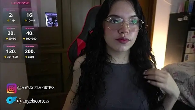 Snapshot of angela_cortes_ chatting on 10/26/25, 01:11 angela cortes  online show from 10/26/25, 01:11