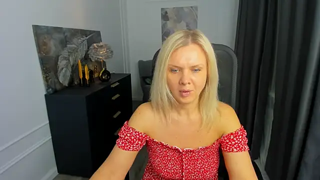 AgathaKlouin online show from 03/31/26, 07:25