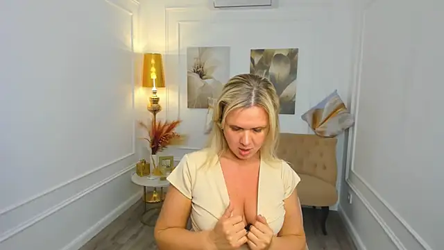 AgathaKlouin online show from 04/19/26, 06:10