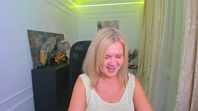 AgathaKlouin online show from 05/28/26, 07:55