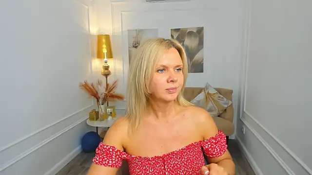 AgathaKlouin online show from 05/31/26, 06:09