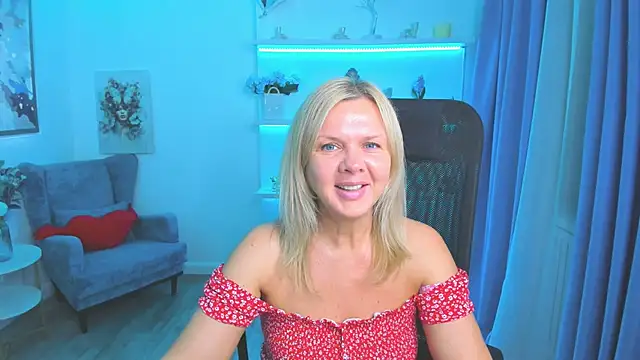 AgathaKlouin online show from 06/04/26, 07:09