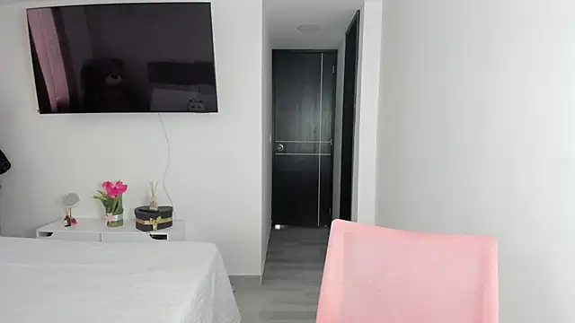 Snapshot of Ori_valentina chatting on 03/12/25, 07:28 Ori valentina online show from 03/12/25, 07:28