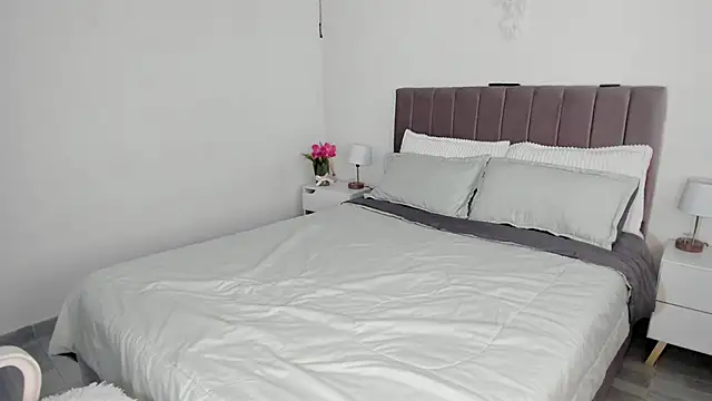 Snapshot of Ori_valentina chatting on 10/31/25, 07:15 Ori valentina online show from 10/31/25, 07:15