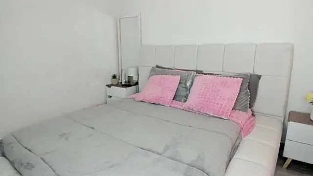 Snapshot of Ori_valentina chatting on 11/13/25, 06:51 Ori valentina online show from 11/13/25, 06:51