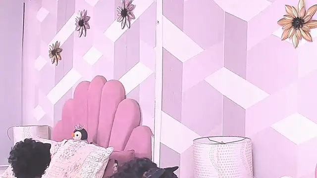 Snapshot of KylieMonnett chatting on 05/12/26, 01:14 KylieMonnett online show from 05/12/26, 01:14