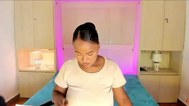 EmilyyStuart online show from 02/04/26, 07:31