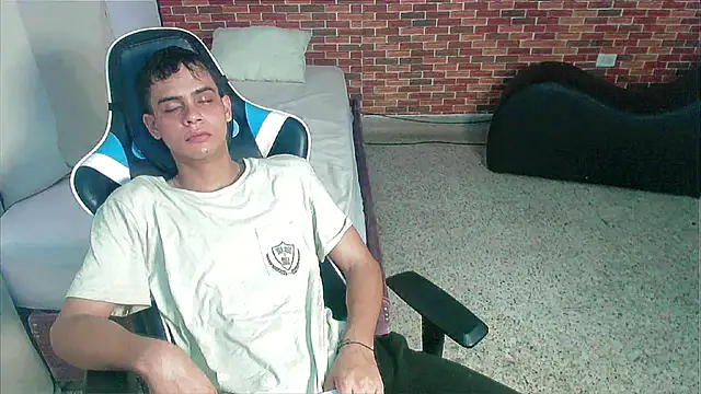 zacariasss  online show from 09/26/25, 05:00