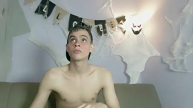 zacariasss  online show from 11/01/25, 03:19